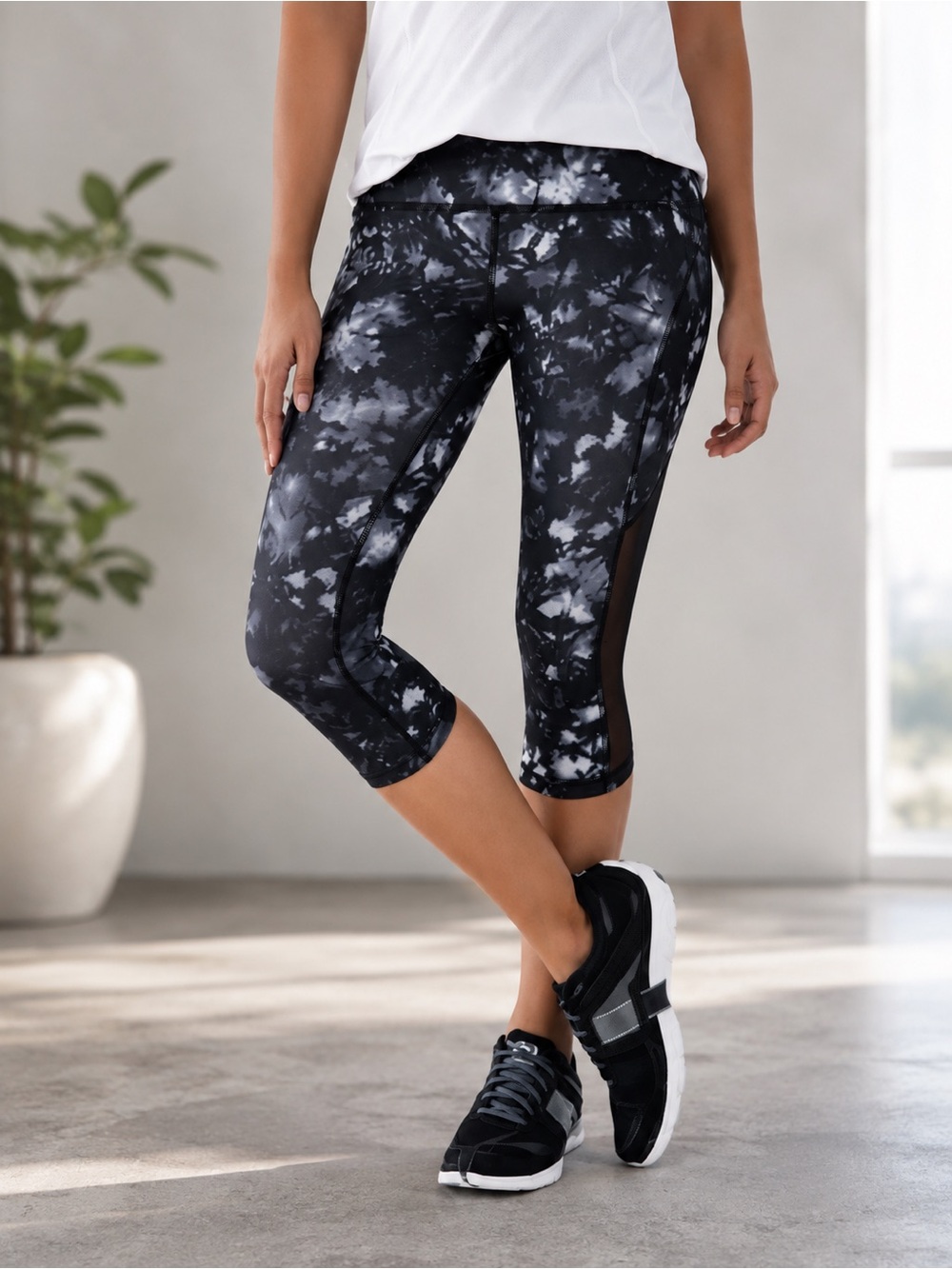 Lululemon Sun Runner‎ Crop Leggings with Mesh Side Panels Sz 6